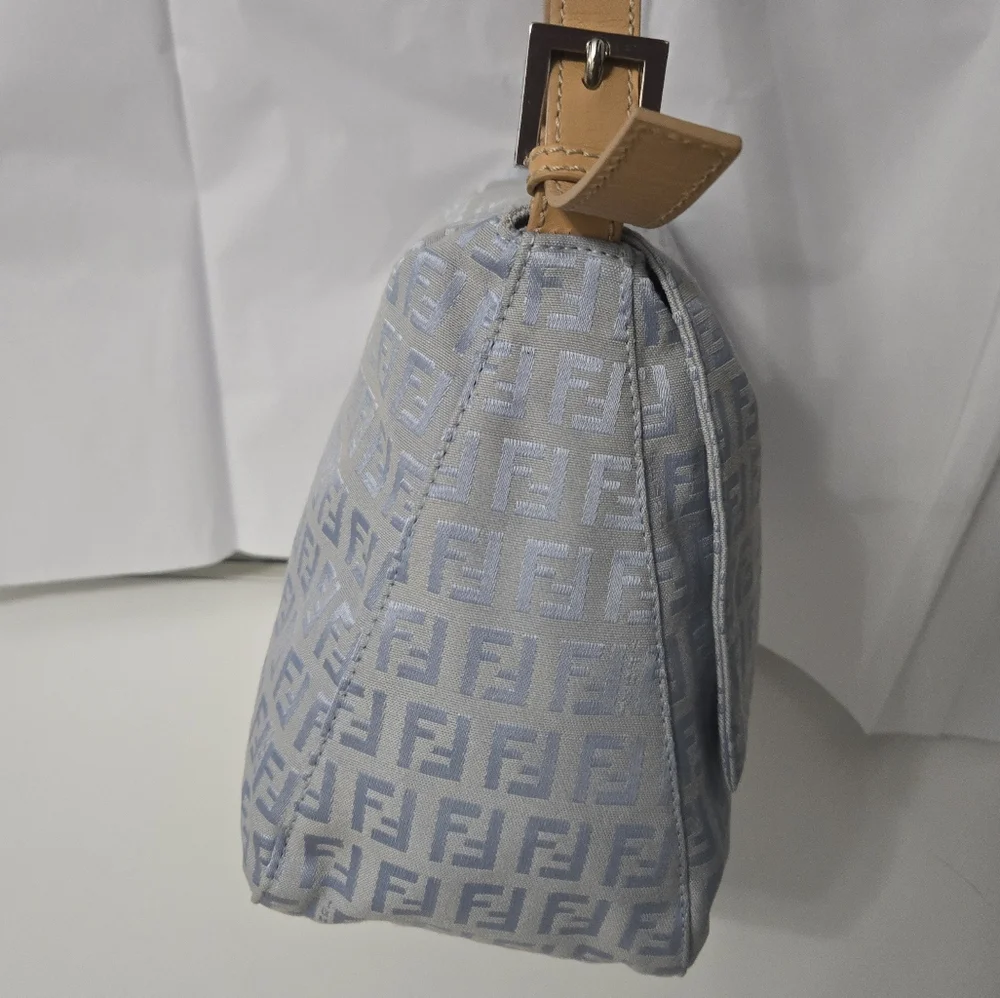 Fendi Zucchino Mama Baguette shoulder bag light blue canvas with silver hardware - Picture 3 of 16
